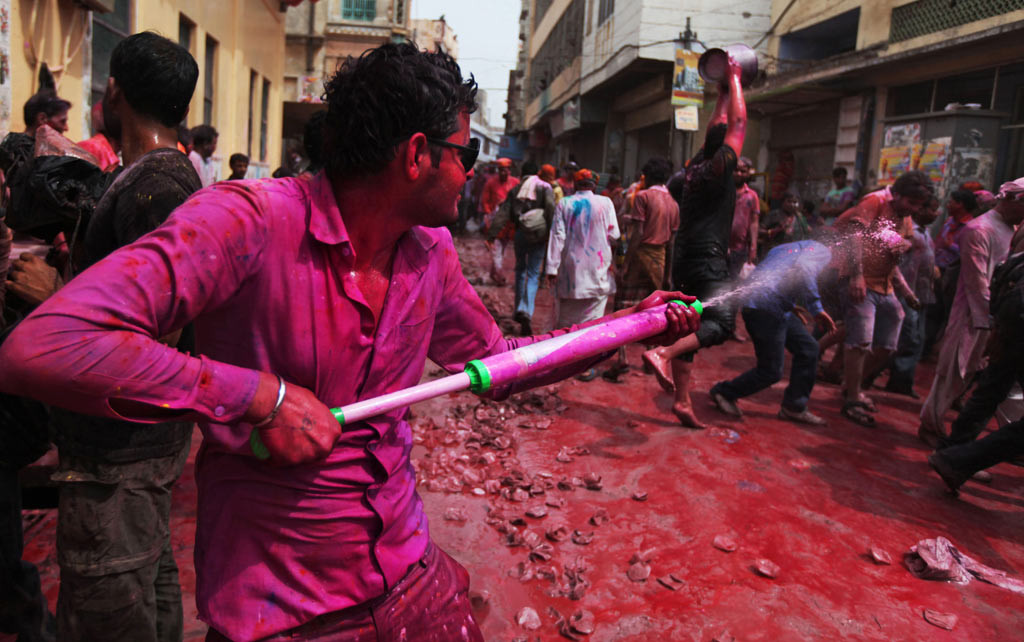 Effects of festival Holi - Water pollution